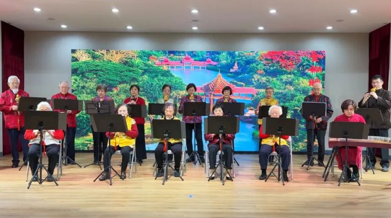葫芦丝音韵悠扬 奏响晚年好时光