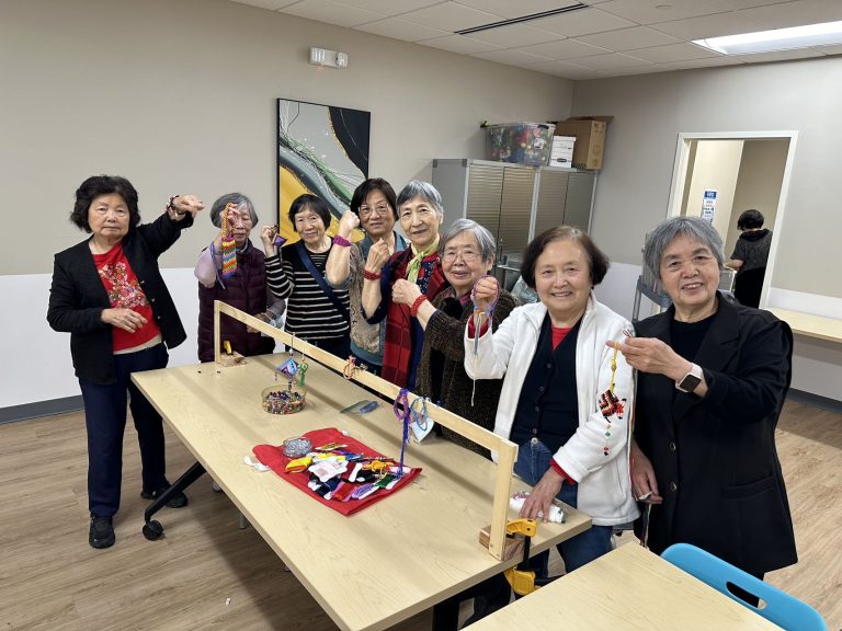 端午新体验：巧手编织五彩祝福